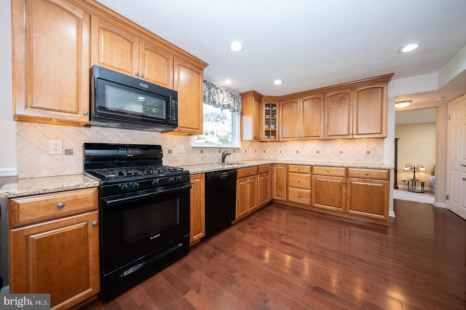 296 Waverly Road Southampton, PA 18966 - Photo 8 of 29 Granite Counters