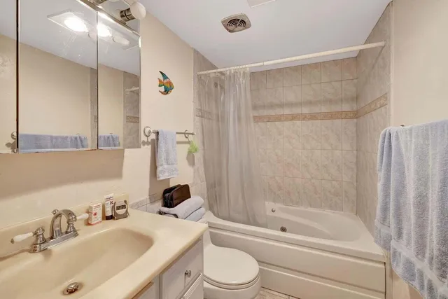 $325,000 | 900 Southwest 12th Street, Unit 108, Fort Lauderdale, FL 33315