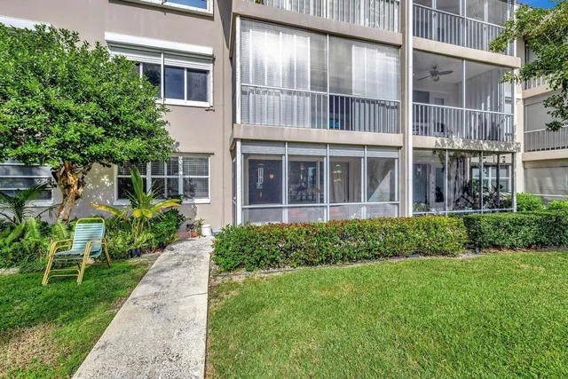 $325,000 | 900 Southwest 12th Street, Unit 108, Fort Lauderdale, FL 33315