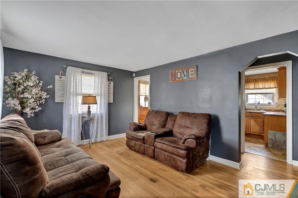 407 Walnut Street Middlesex, NJ 08846 - Photo 3 of 18 Gallery Image 3