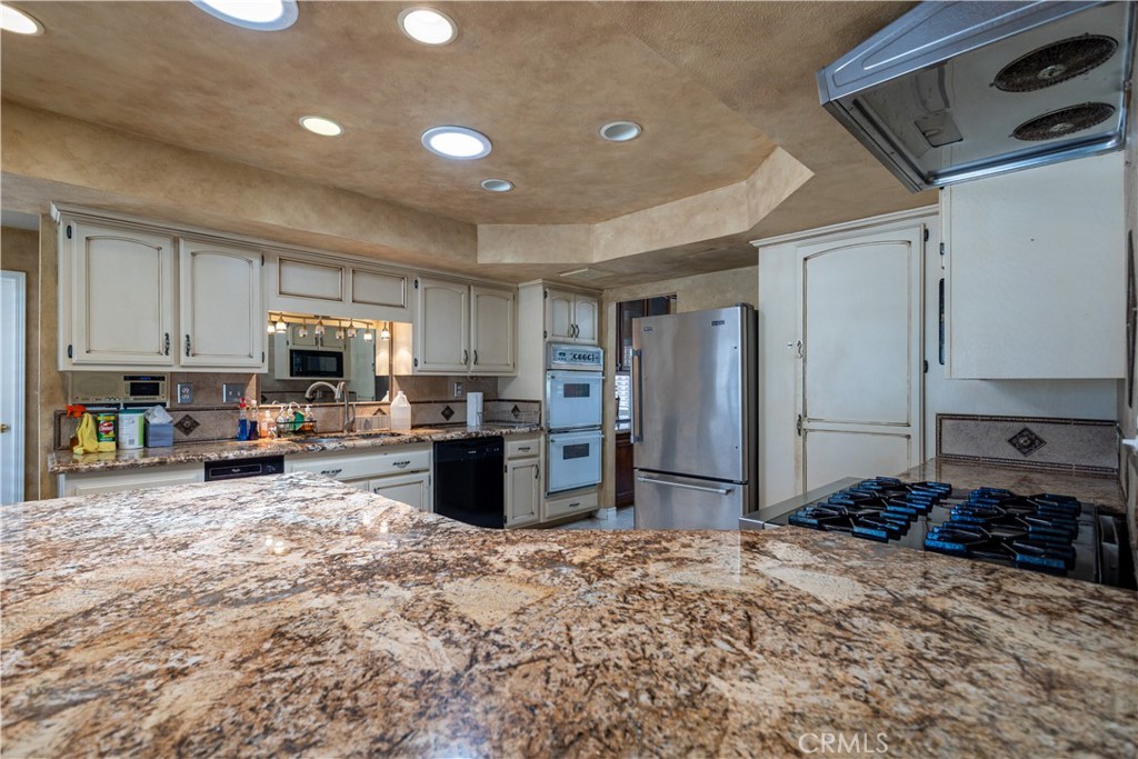 16728 Shirwaun Road Apple Valley, CA 92307 - Photo 28 of 72