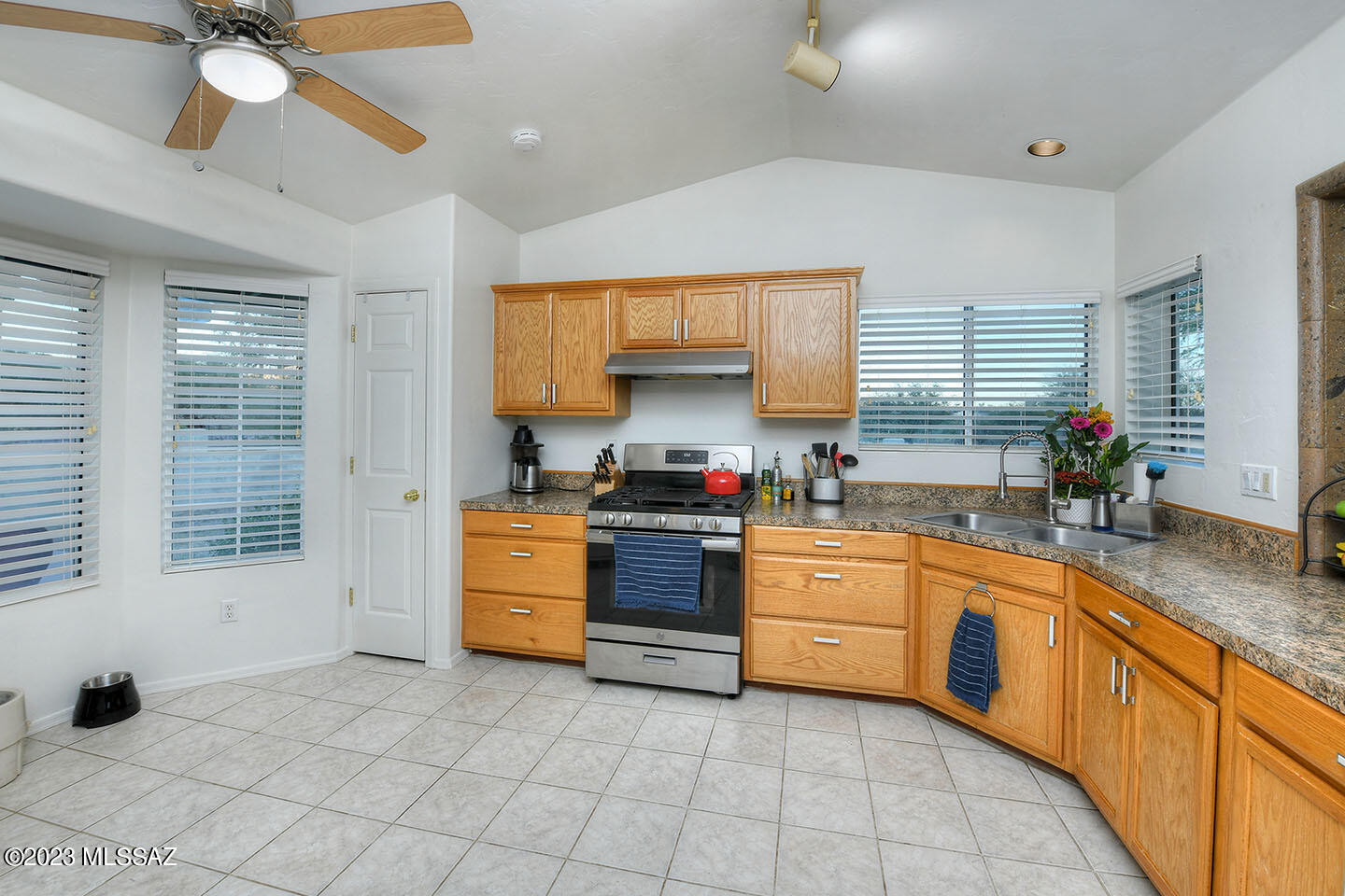 1710 Camino Rivera Rio Rico, AZ 85648 - Photo 5 of 41