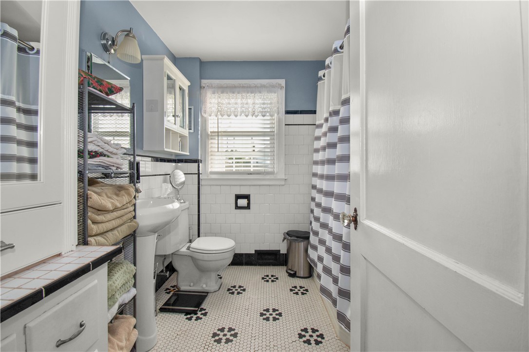 24 Riverfarm Road Cranston, RI 02910 - Photo 8 of 21