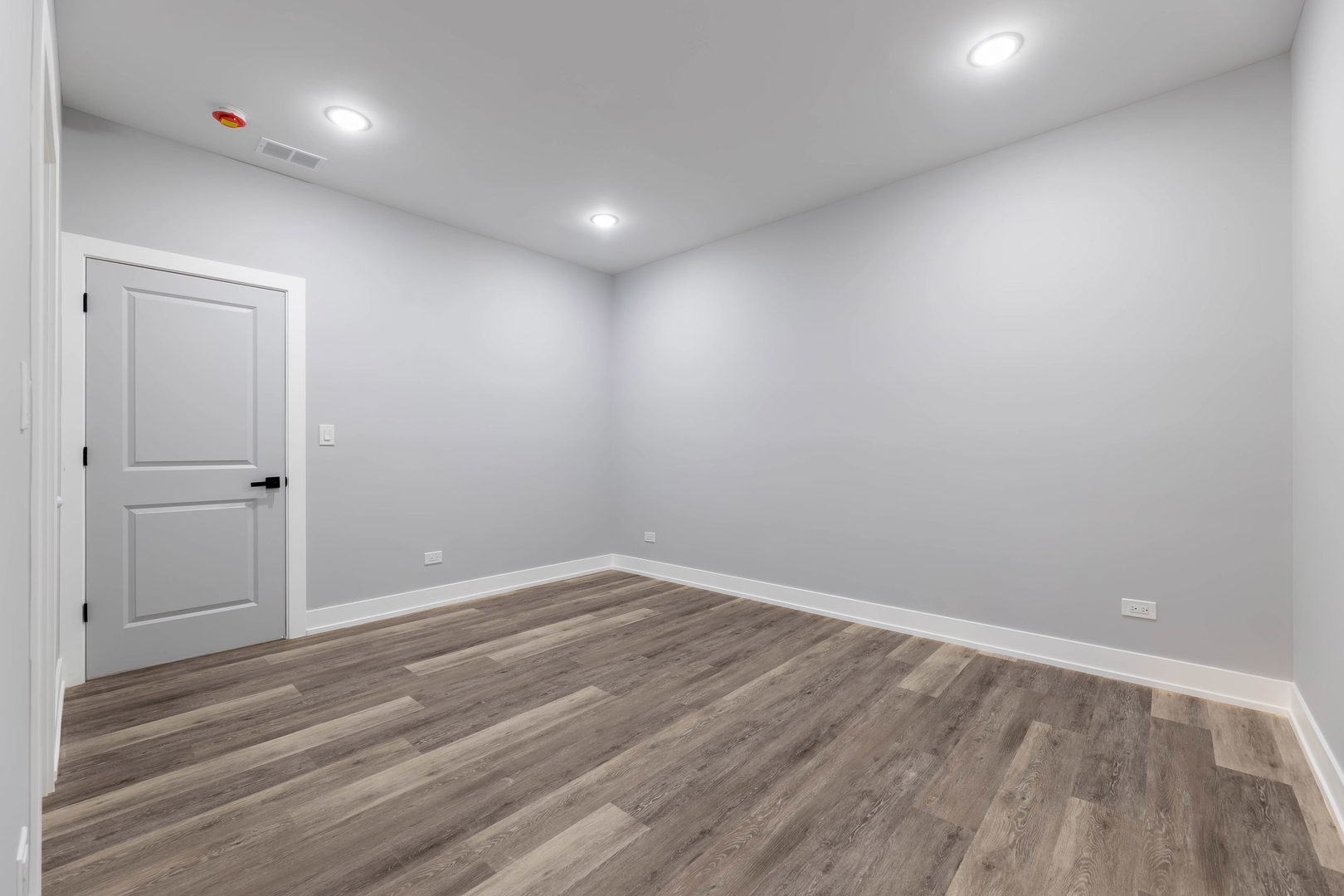 5809 South Indiana Avenue, Unit 2 Chicago, IL 60637 - Photo 18 of 18 a view of room with wooden floor