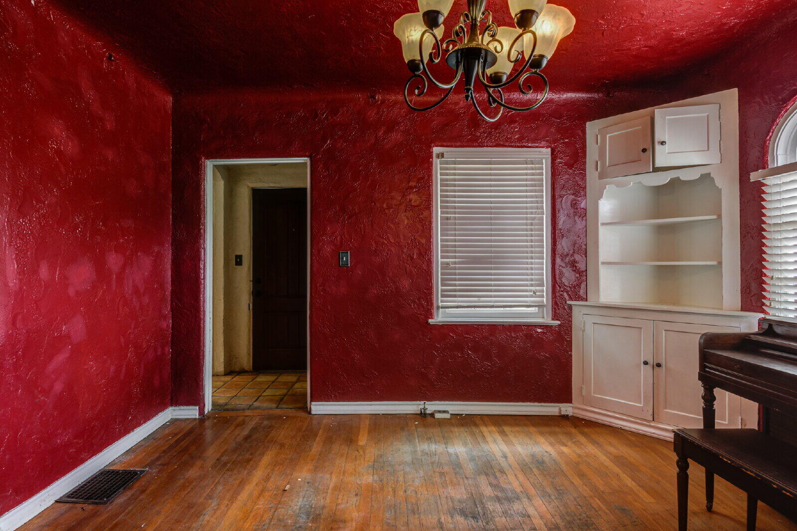 2305 18th Street, Unit FRONT Lubbock, TX 79401 - Photo 14 of 73 a view of livingroom with furniture and wooden floor