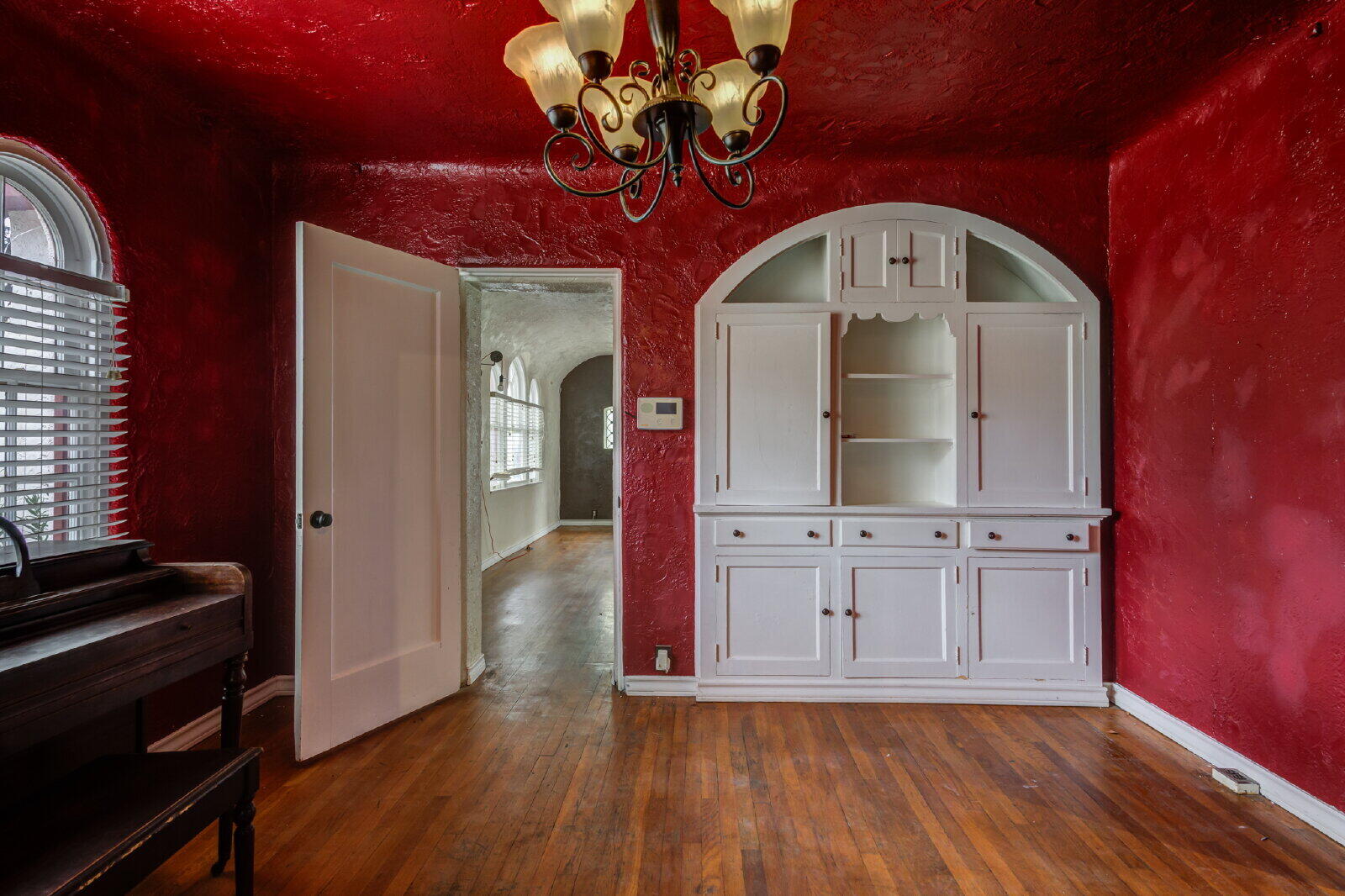 2305 18th Street, Unit FRONT Lubbock, TX 79401 - Photo 19 of 73 a view of a livingroom with wooden floor