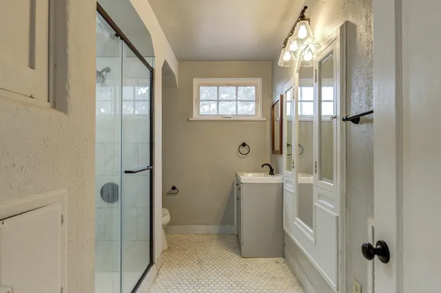 $2,800 | 2305 18th Street, Unit FRONT, Lubbock, TX 79401