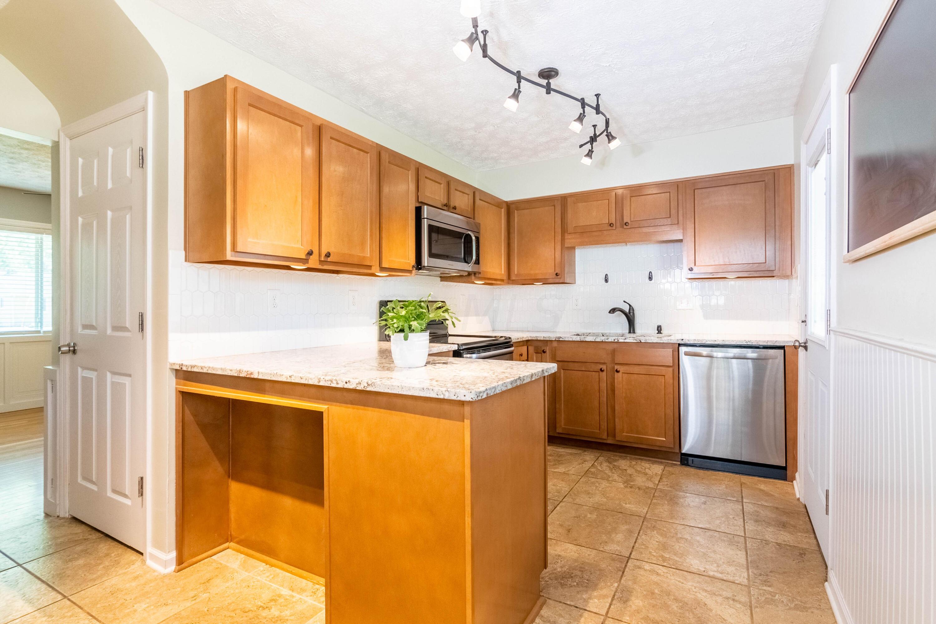 2522 Nottingham Road Columbus, OH 43221 - Photo 11 of 44 DSC_6350-HDR