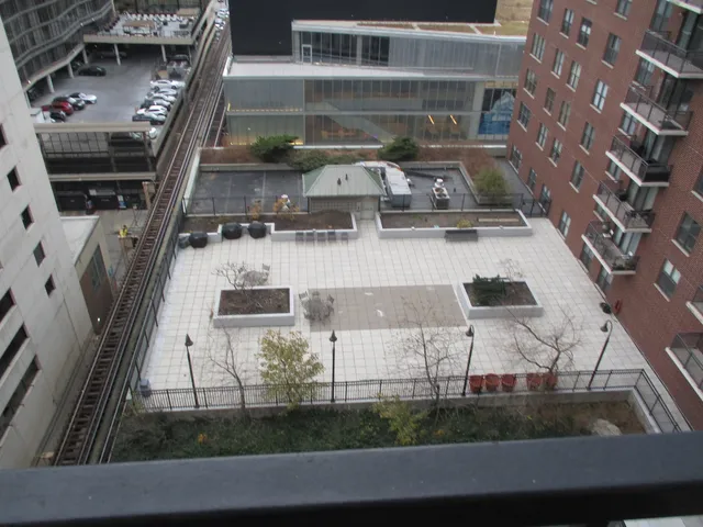 $400,000 | 40 East 9th Street, Unit 1310C, Chicago, IL 60605