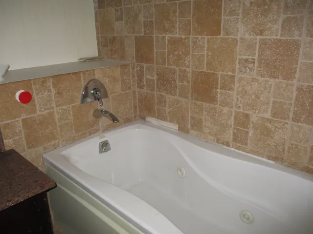 $400,000 | 40 East 9th Street, Unit 1310C, Chicago, IL 60605