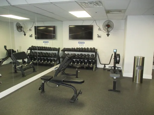 $400,000 | 40 East 9th Street, Unit 1310C, Chicago, IL 60605