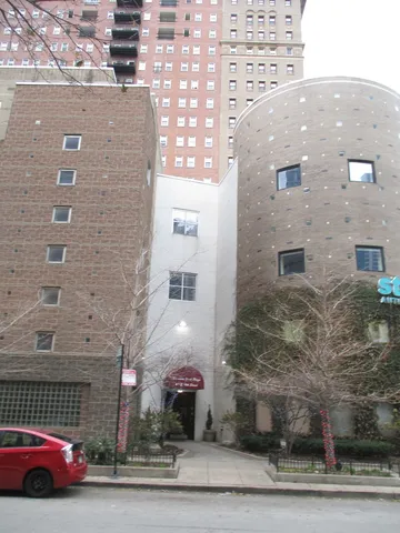 $400,000 | 40 East 9th Street, Unit 1310C, Chicago, IL 60605