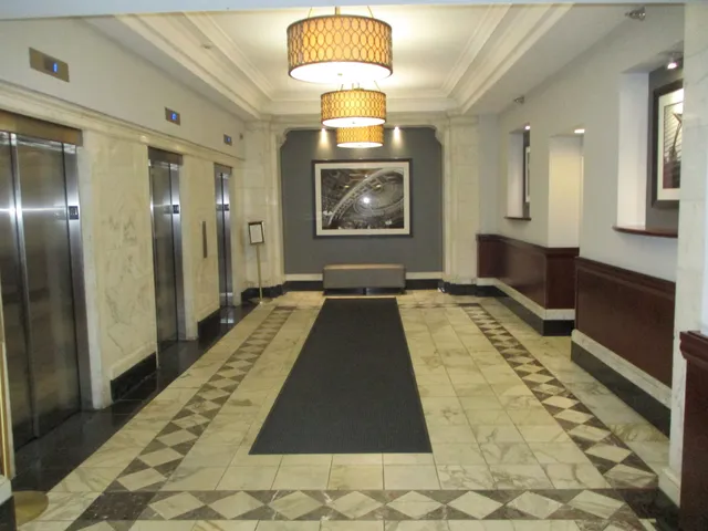 $400,000 | 40 East 9th Street, Unit 1310C, Chicago, IL 60605