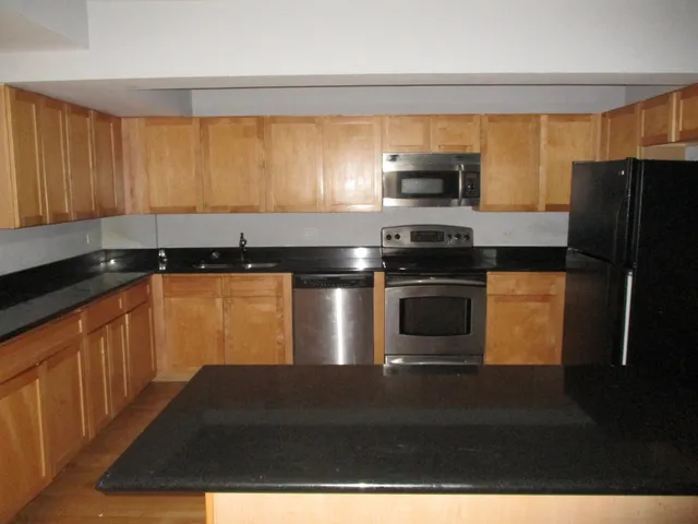 $400,000 | 40 East 9th Street, Unit 1310C, Chicago, IL 60605