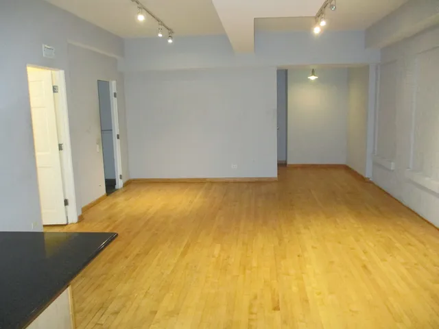 $400,000 | 40 East 9th Street, Unit 1310C, Chicago, IL 60605