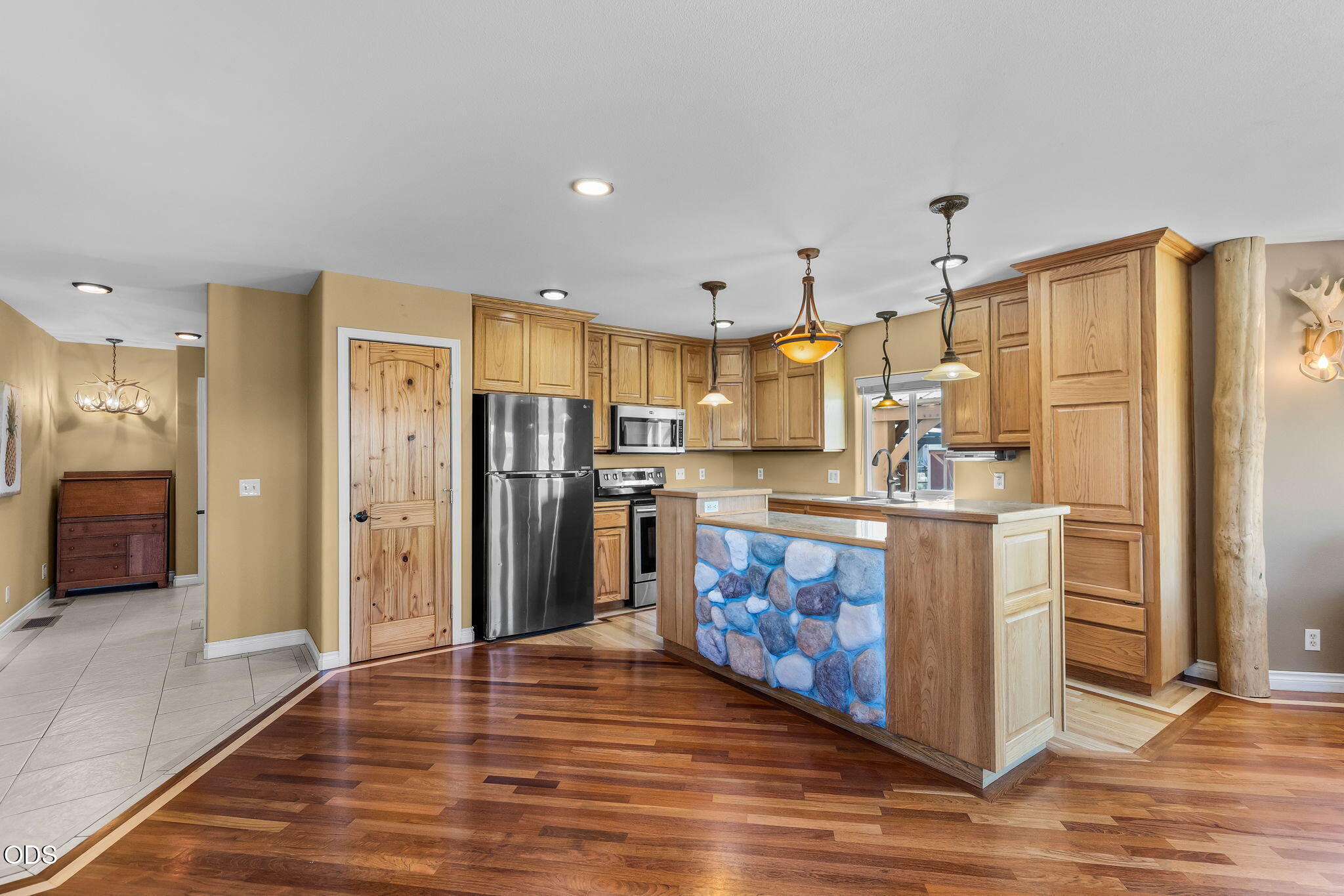 66967 Lance Road Bend, OR 97703 - Photo 7 of 58