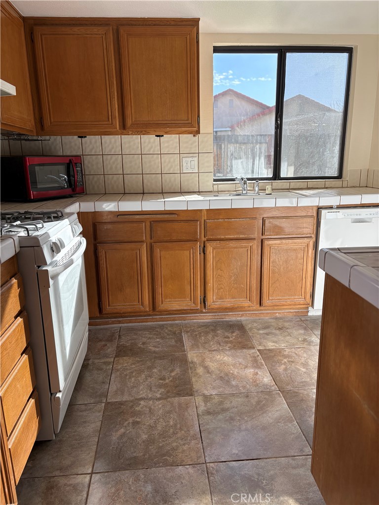 1620 East Lingard Street Lancaster, CA 93535 - Photo 4 of 10