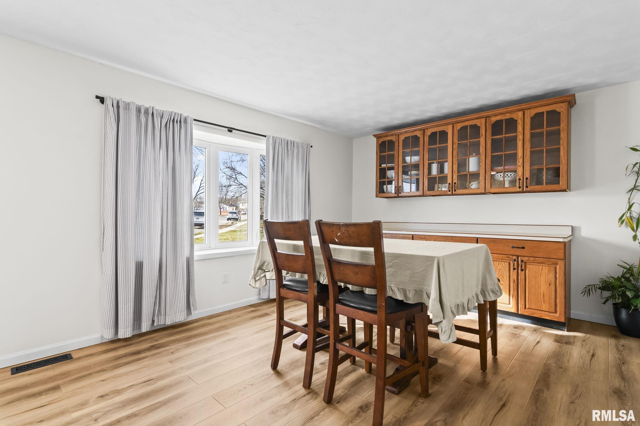 1386 Valley Drive Springfield, IL 62702 - Photo 15 of 41