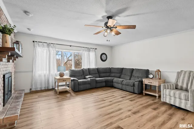 $239,900 | 1386 Valley Drive, Springfield, IL 62702