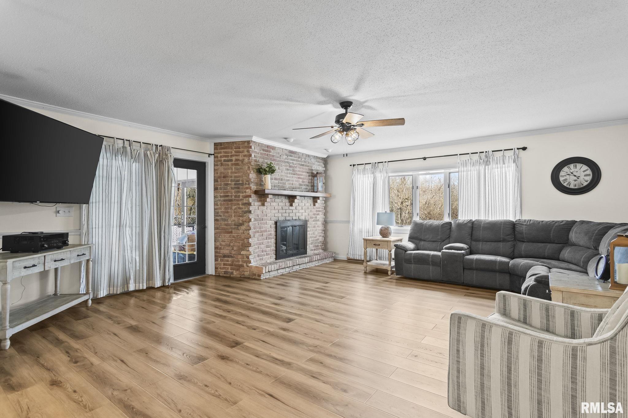 1386 Valley Drive Springfield, IL 62702 - Photo 4 of 41