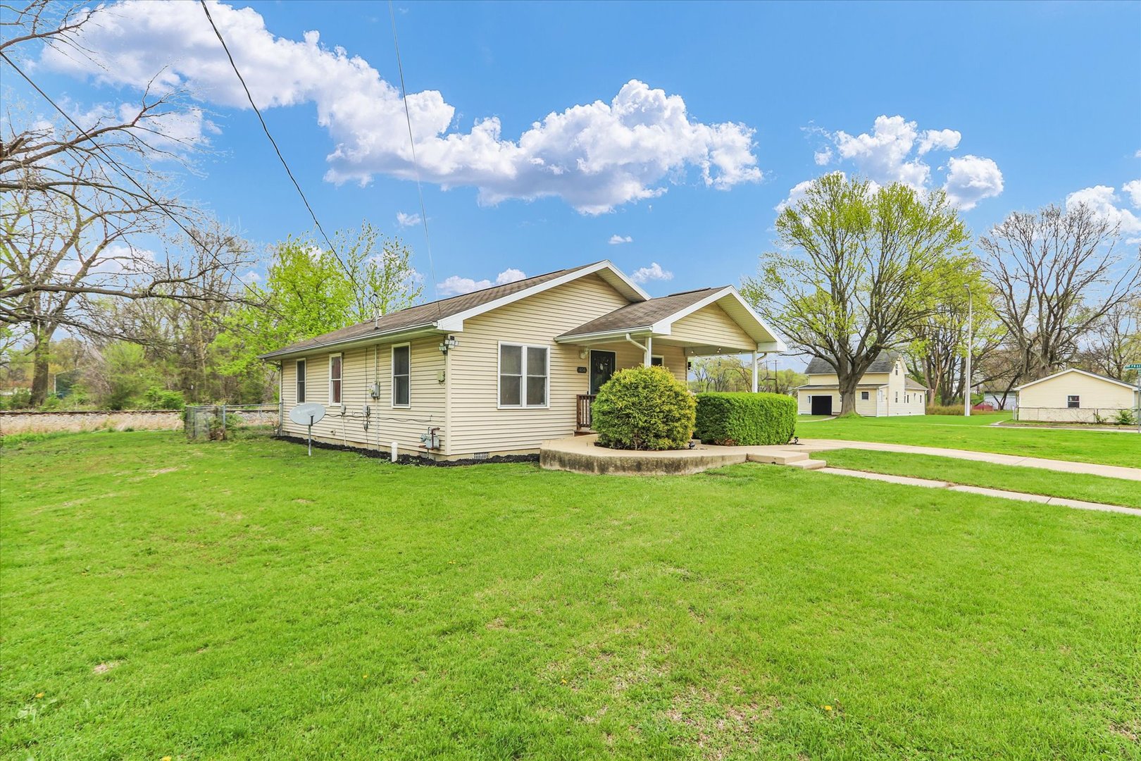 404 West Maple Street Champaign, IL 61820 - Photo 2 of 25