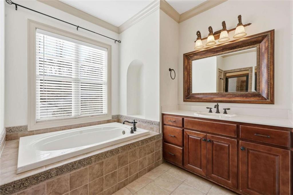 5264 Laurel Circle Gainesville, GA 30506 - Photo 21 of 47 a bathroom with a tub sink and mirror