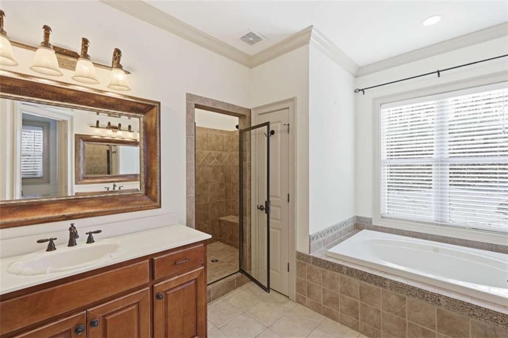 5264 Laurel Circle Gainesville, GA 30506 - Photo 22 of 47 a bathroom with a tub a sink and a mirror
