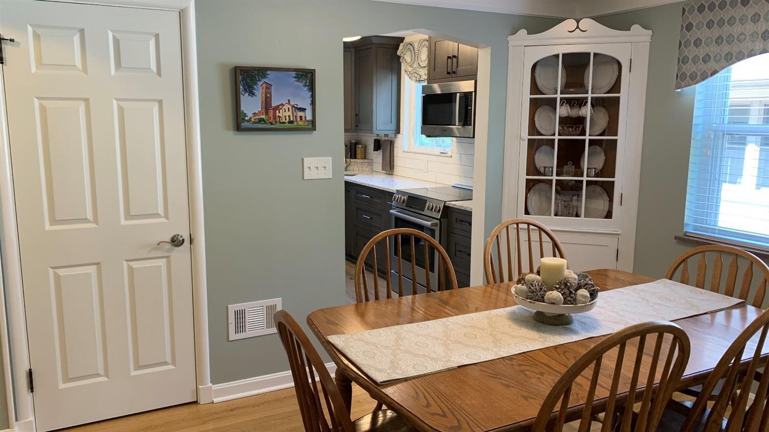 3833 Homewood Road Mariemont, OH 45227 - Photo 9 of 35