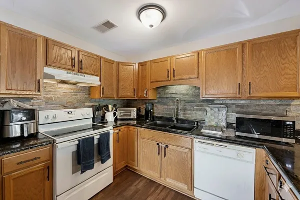 $239,999 | 936 Roseland Drive, Unit 4, Kewaskum, WI 53040