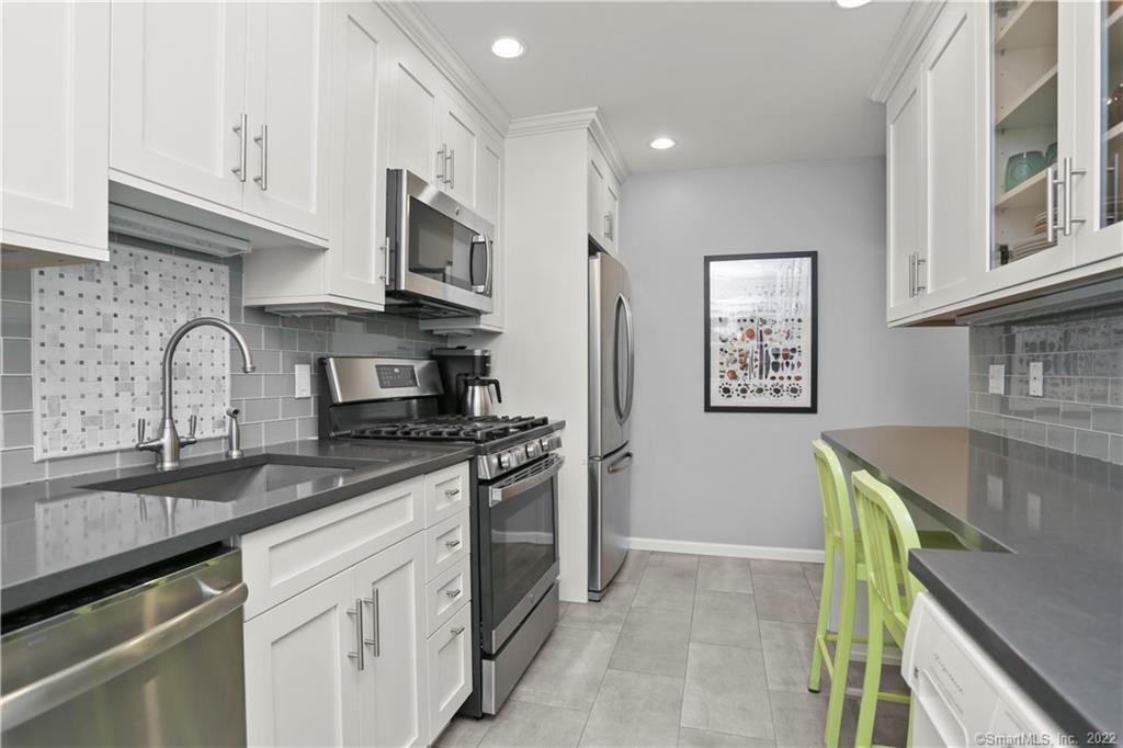 245 Unquowa Road, Unit 129 Fairfield, CT 06824 - Photo 1 of 38