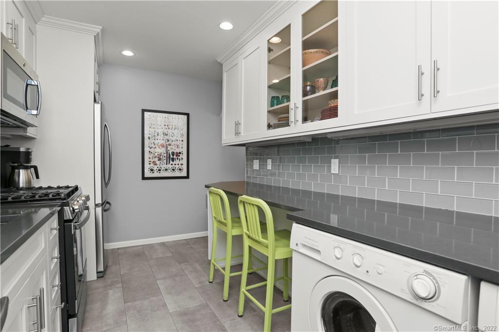 245 Unquowa Road, Unit 129 Fairfield, CT 06824 - Photo 11 of 38