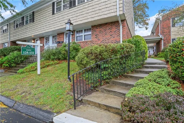 $4,200 | 245 Unquowa Road, Unit 129, Fairfield, CT 06824