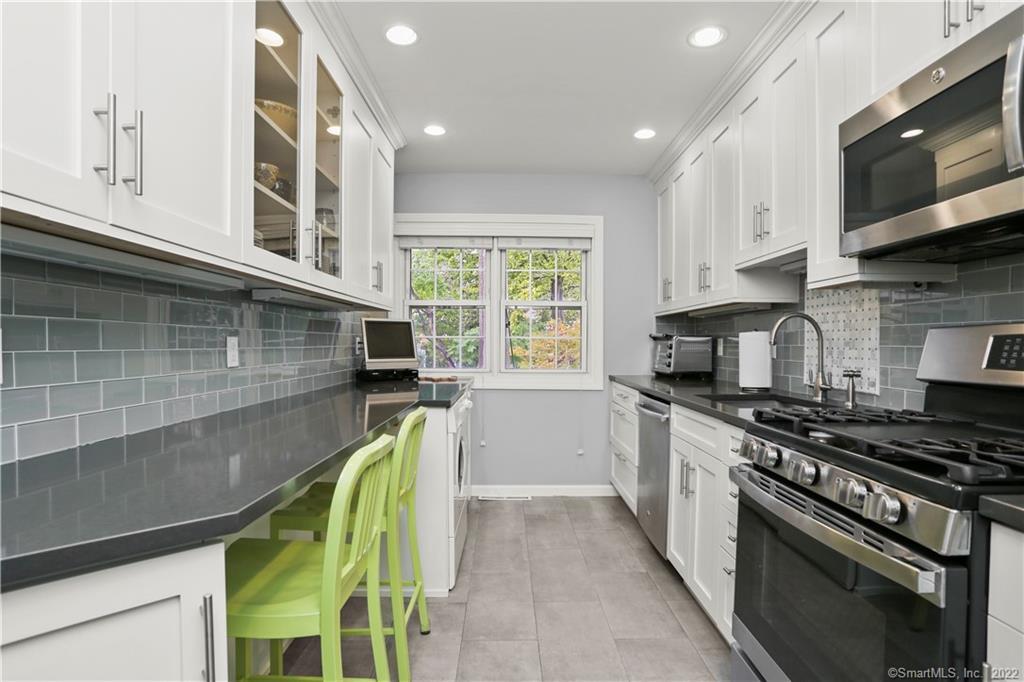 245 Unquowa Road, Unit 129 Fairfield, CT 06824 - Photo 37 of 38