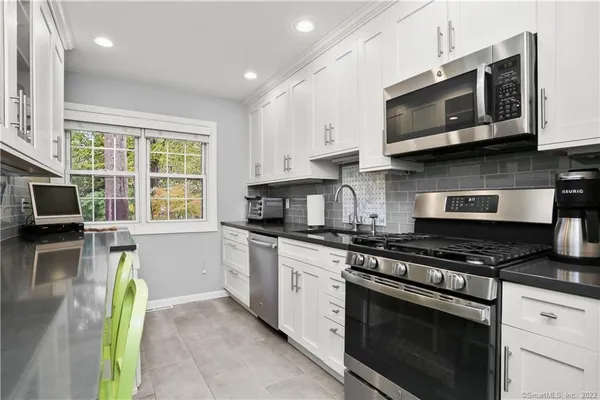 $4,200 | 245 Unquowa Road, Unit 129, Fairfield, CT 06824