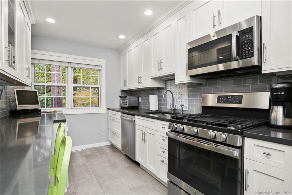 245 Unquowa Road, Unit 129 Fairfield, CT 06824 - Photo 38 of 38