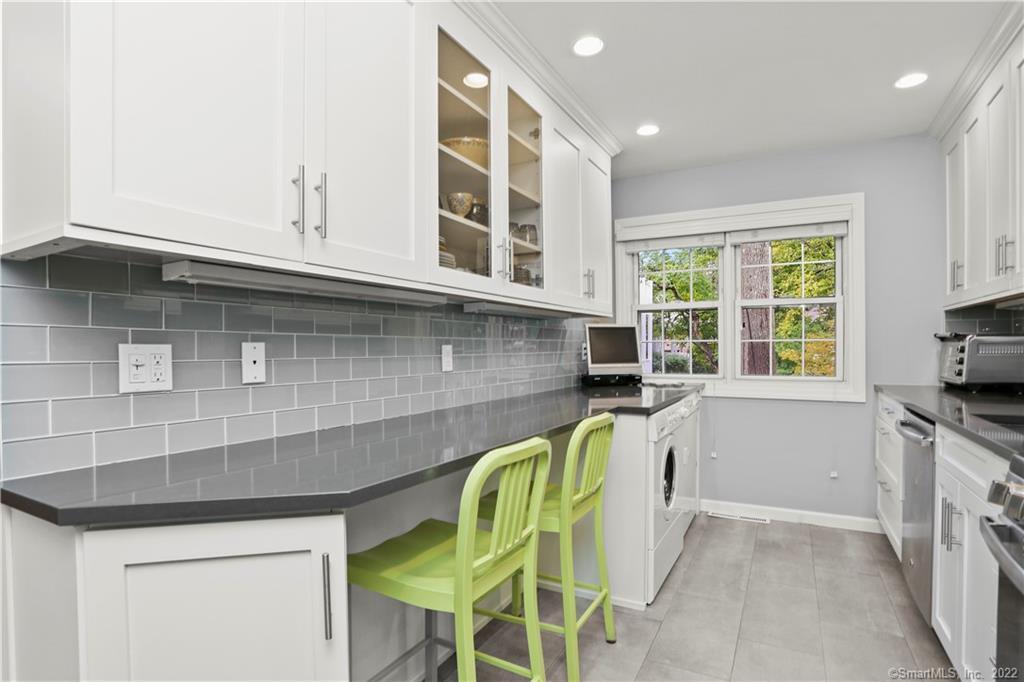 245 Unquowa Road, Unit 129 Fairfield, CT 06824 - Photo 8 of 38