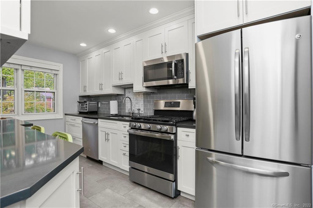 245 Unquowa Road, Unit 129 Fairfield, CT 06824 - Photo 9 of 38