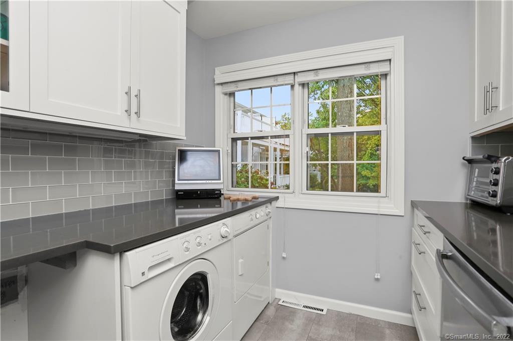 245 Unquowa Road, Unit 129 Fairfield, CT 06824 - Photo 10 of 38