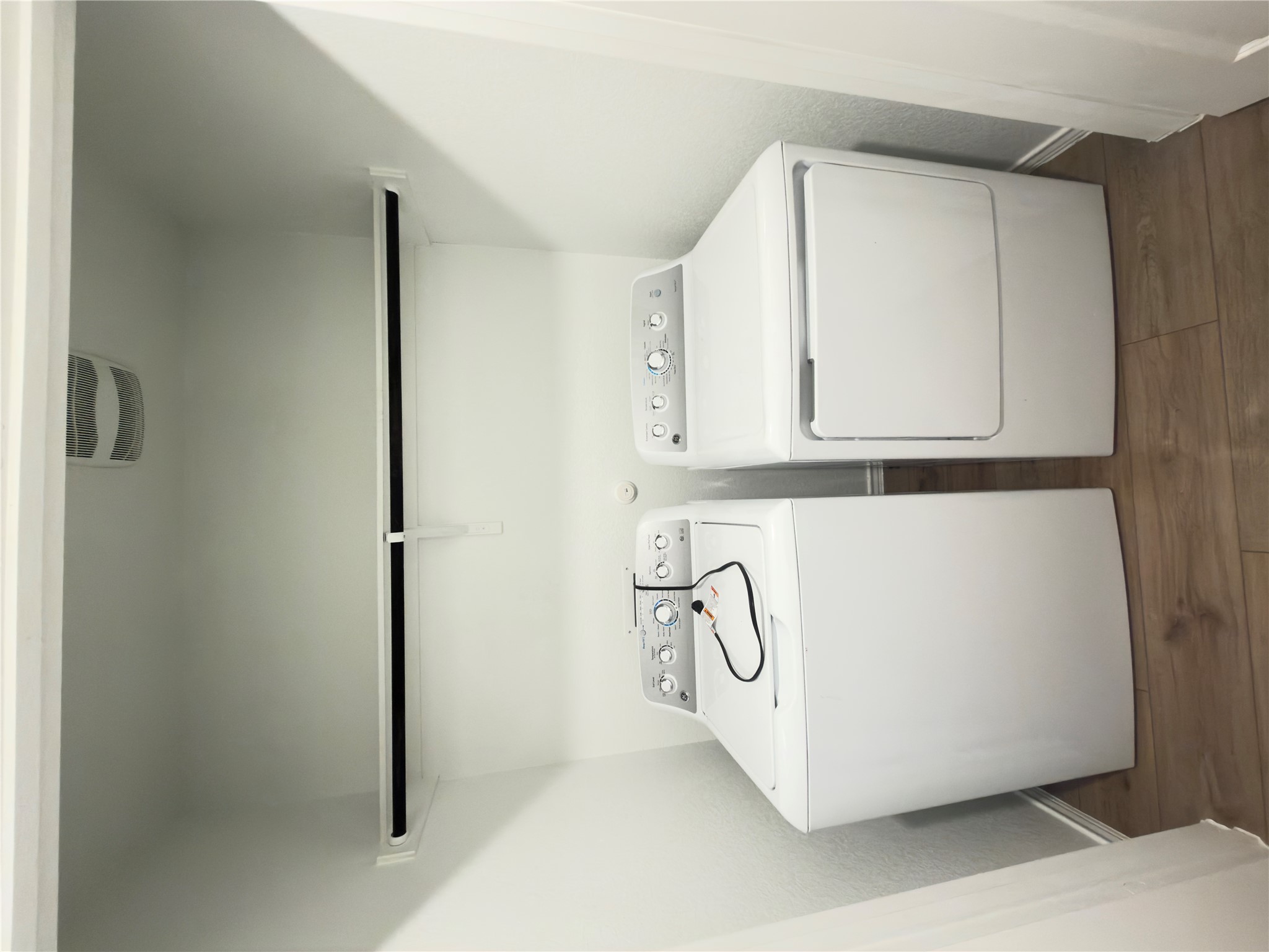 13336 Illumination Road Elgin, TX 78621 - Photo 7 of 15 a utility room with dryer and washer