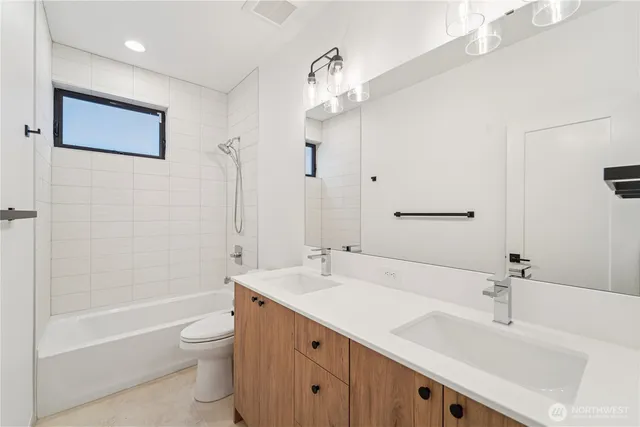 $4,500 | 2037 Northwest 61st Street, Unit A, Seattle, WA 98107