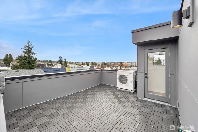 $4,500 | 2037 Northwest 61st Street, Unit A, Seattle, WA 98107