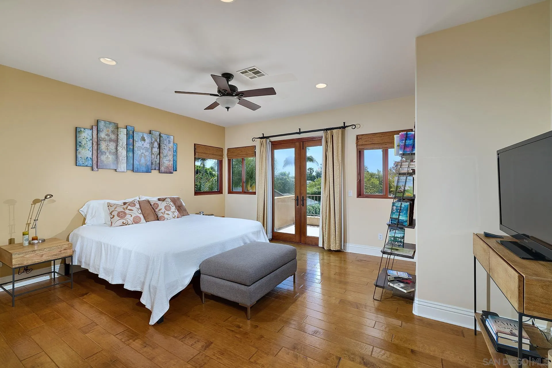 645 North Rios Avenue Solana Beach, CA 92075 - Photo 8 of 19