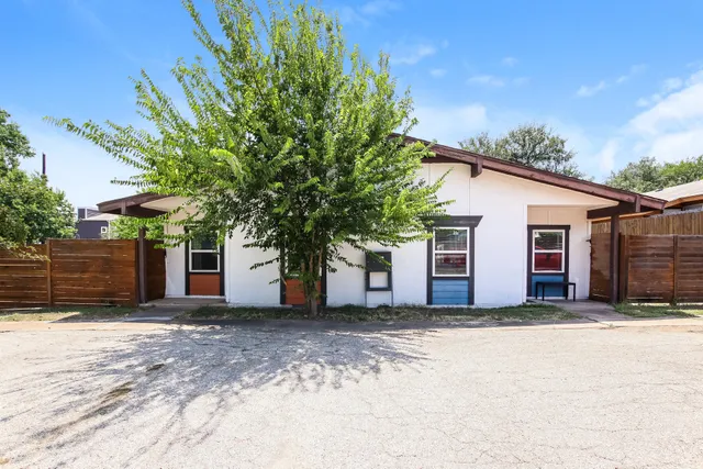 $1,200 | 2717 Parker Lane, Austin, TX 78741
