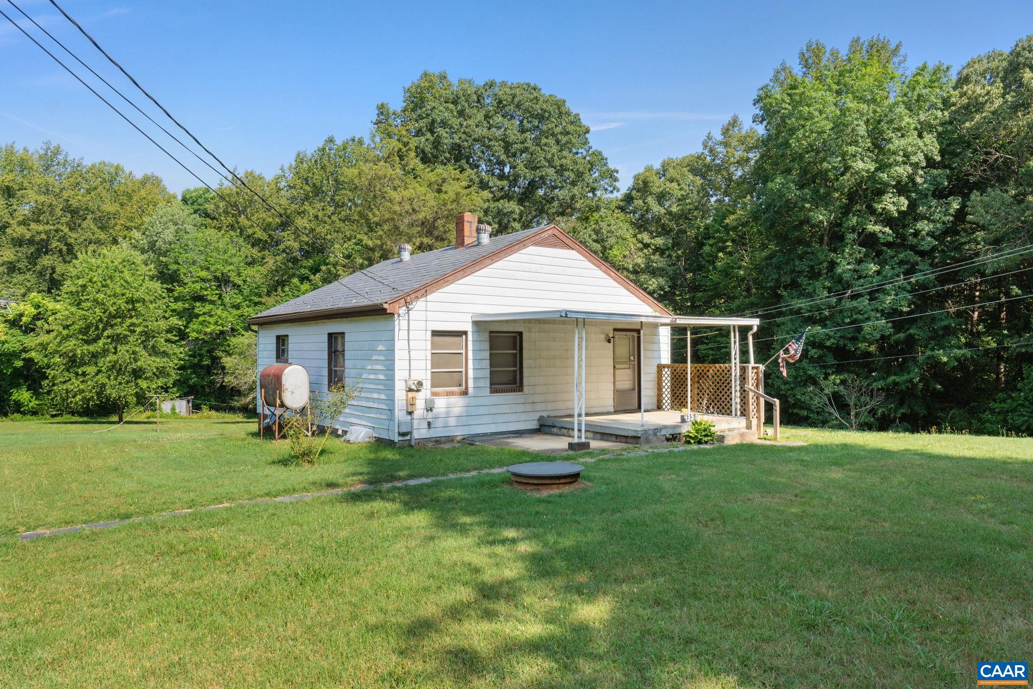 435 Jones Town Road New Canton, VA 23123 - Photo 3 of 27 Gallery Image 3