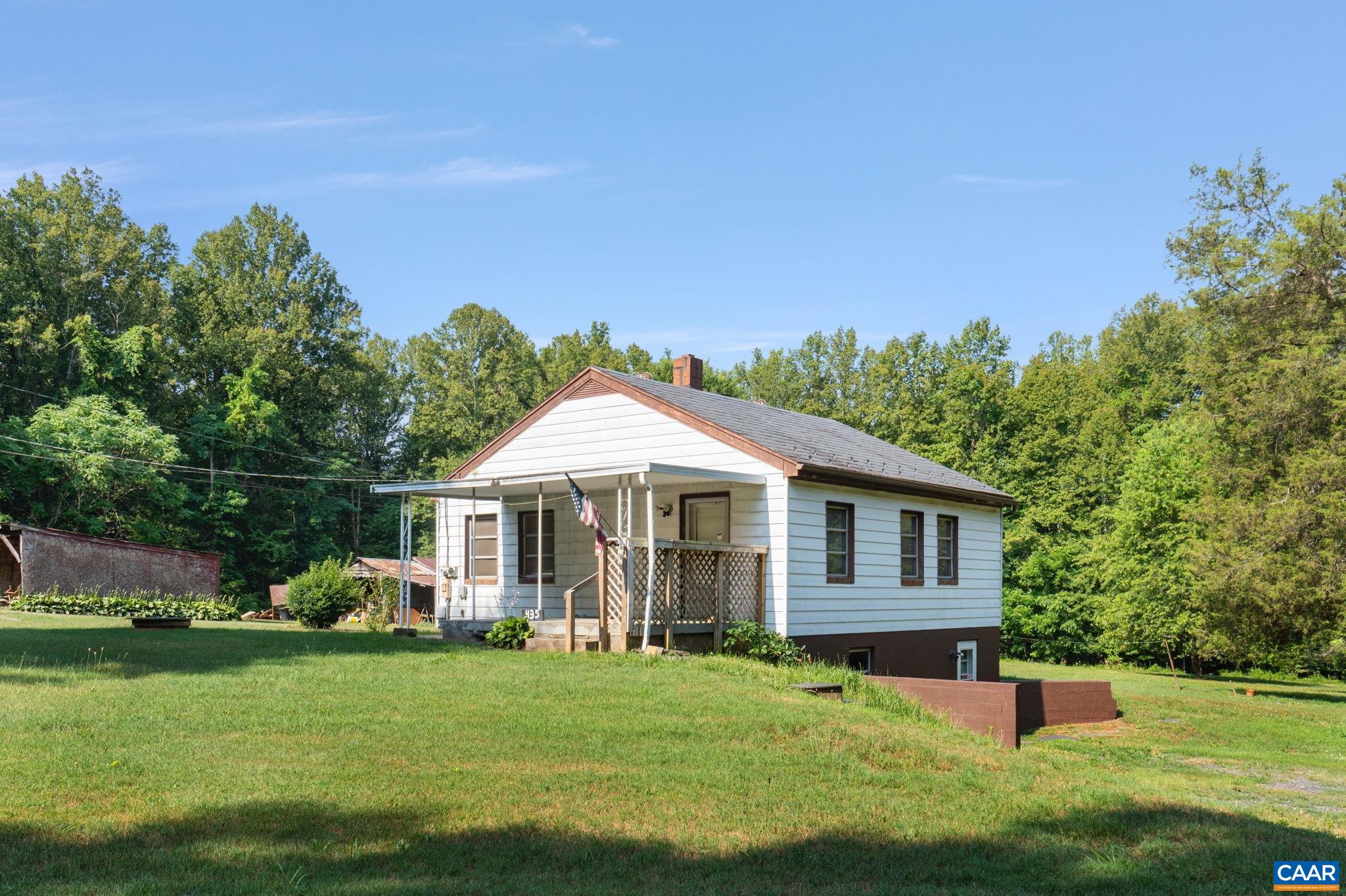 435 Jones Town Road New Canton, VA 23123 - Photo 4 of 27 Gallery Image 4