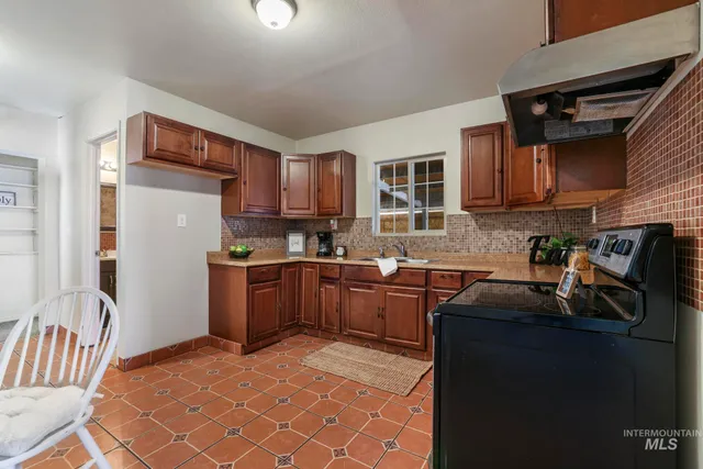 $245,000 | 230 2nd Street, Hazelton, ID 83335