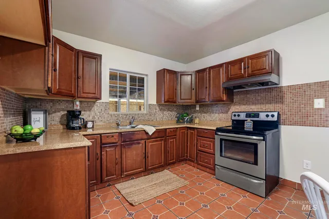 $245,000 | 230 2nd Street, Hazelton, ID 83335