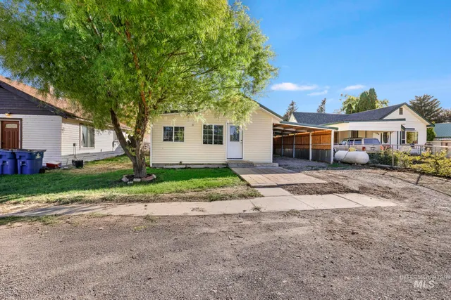 $245,000 | 230 2nd Street, Hazelton, ID 83335