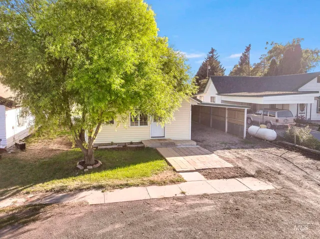 $245,000 | 230 2nd Street, Hazelton, ID 83335