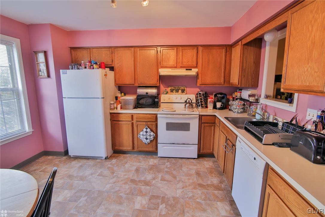 247 Flint Hill Road Alburtis, PA 18011 - Photo 5 of 26 Large eat-in kitchen.
